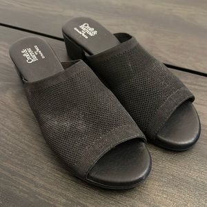 Women’s heeled slip-on’s